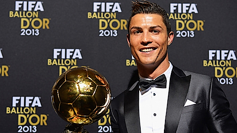  Sau khi đoạt phần thưởng Quả bóng vàng FIFA năm 2013, Cristiano Ronaldo tiếp tục trở thành ứng cử viên nặng ký cho danh hiệu cao quý này của năm 2014. 