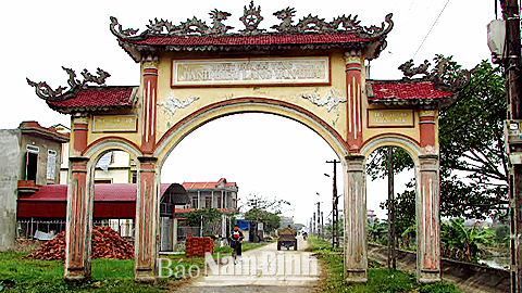 Cổng làng thôn Cẩm, xã Yên Dương.