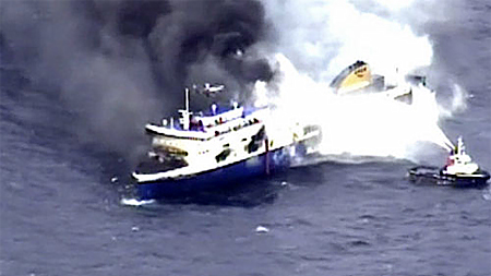 Phà Norman Atlantic bốc cháy ngoài khơi Hy Lạp. Ảnh: Reuters