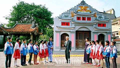 Giáo dục truyền thống khoa bảng, hiếu học, truyền thống yêu nước cách mạng của quê hương cho học sinh Trường Tiểu học A xã Xuân Hồng (Xuân Trường).