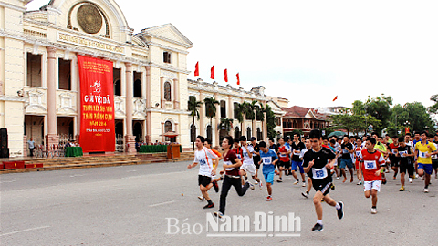 Giải việt dã thanh niên, sinh viên năm 2014 do Trung tâm VH-TT-TT, Thành Đoàn Nam Định tổ chức.