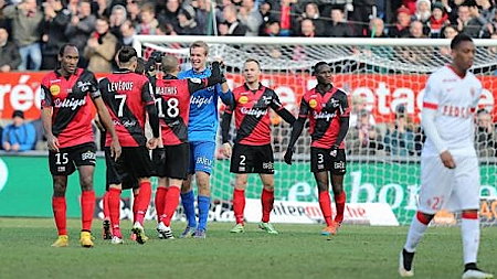  Các cầu thủ Guingamp ăn mừng chiến thắng trước Monaco. 