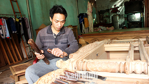 Nhờ được vay vốn từ Ngân hàng CSXH huyện, anh Nguyễn Văn Dương, thôn La Xuyên, xã Yên Ninh (Ý Yên) đã mở rộng quy mô sản xuất, tạo việc làm cho nhiều lao động ở địa phương.