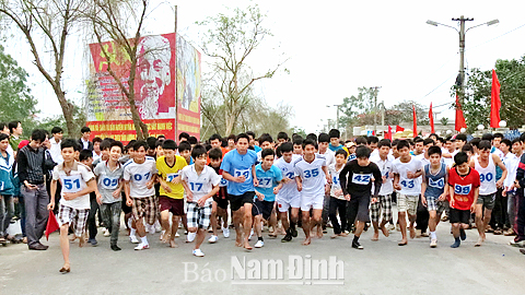 Nội dung thi đấu nam Giải việt dã Tiền phong huyện Nghĩa Hưng năm 2014.