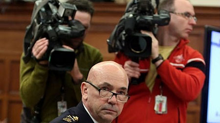 Ông Bob Paulson (RCMP) xuất hiện tại Ủy ban an tàn Công cộng công bố về đoạn video tên Michael Zehaf-Bibeau thực hiện trước khi thực hiện vụ tấn công.