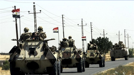  Binh lính Ai Cập tiến về al-Arish, bắc bán đảo Sinai Ảnh: Al Arabiya