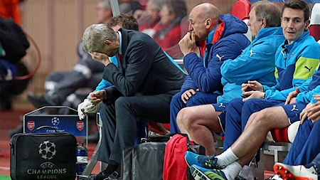  Nỗi buồn của HLV A. Wenger và ban lãnh đạo Arsenal sau khi bị loại 