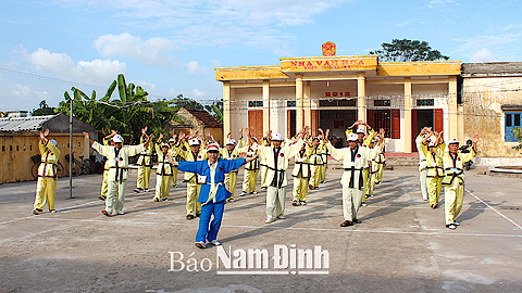 CLB Thái cực trường sinh đạo xã Trực Chính (Trực Ninh) tập luyện tại sân Nhà văn hoá xóm An Thành.