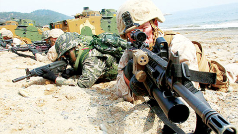 Binh sĩ Mỹ và Hàn Quốc trong cuộc tập trận chung thường niên Đại bàng non năm 2015. Ảnh: Internet