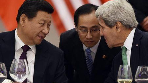 Chủ tịch Trung Quốc Tập Cận Bình hội đàm với ông Ke-ri vào tháng 12-2014. Ảnh: Roi-tơ