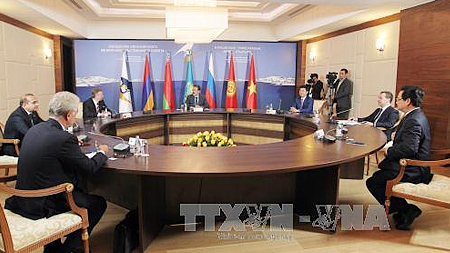 Thủ tướng Nguyễn Tấn Dũng gặp Lãnh đạo các nước thuộc Liên minh Kinh tế Á – Âu ngày 29/5. Ảnh: Đức Tám – TTXVN