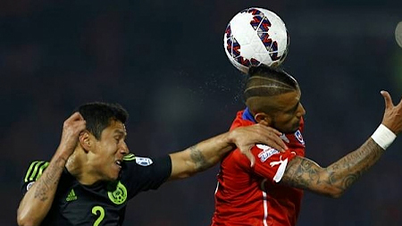  Arturo Vidal đóng góp hai bàn thắng vào trận hòa 3-3 của Chile trước Mexico. (Ảnh: Reuters). 