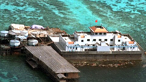 Một số công trình mà Trung Quốc xây dựng trái phép trên bãi đá Vành Khăn thuộc quần đảo Hoàng Sa của Việt Nam. Ảnh: AP