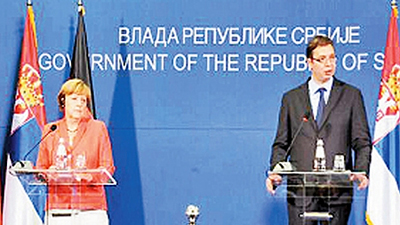 Thủ tướng Đức A.Méc-ken và người đồng cấp Xéc-bi-a A.Vu-chích họp báo sau hội đàm.