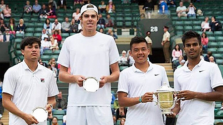  Hoàng Nam và Nagal (thứ ba và tư trừ trái qua) trong giây phút đăng quang ngôi vô địch giải Wimbledon trẻ 2015. (Ảnh: Wimbledon) 