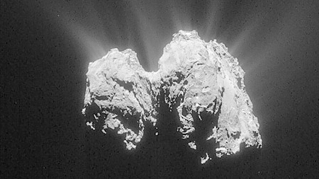  Sao Chổi 67P Churyumov-Gerasimenko chụp từ tàu vũ trụ Rosetta hôm 3/5. Ảnh: ESA