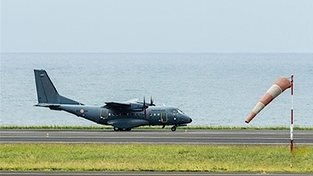 Máy bay Pháp tham gia chiến dịch tìm kiếm dấu vết chiếc MH 370 trên đảo Reunion.