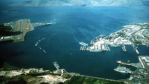 Trạm hải quân Phi-líp-pin (phải) ở Vịnh Su-bích. Ảnh: Internet