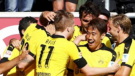  Niềm vui của các cầu thủ Borussia Dortmund khi thắng Ingolstadt 4-0. (ảnh: Reuters). 