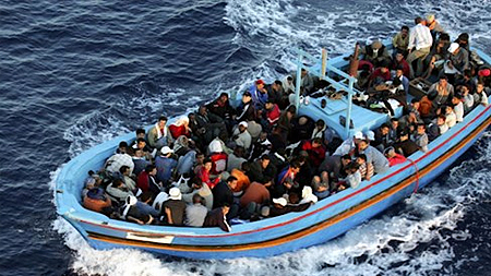 đức kêu gọi eu lập hạn ngạch bắt buộc tiếp nhận người di cư hình 0 Những người nhập cư từ Bắc Phi sang châu Âu. Ảnh: Euractiv.