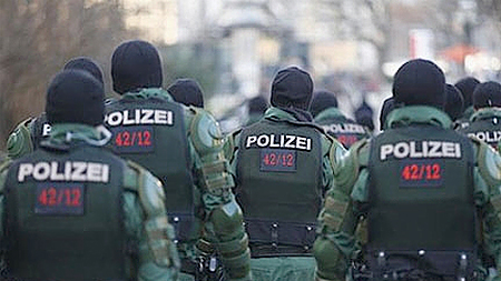 Lực lượng an ninh được huy động đảm bảo an ninh Kiev. Ảnh: RT