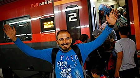 Người tỵ nạn vui mừng khi được phép ở lại EU.