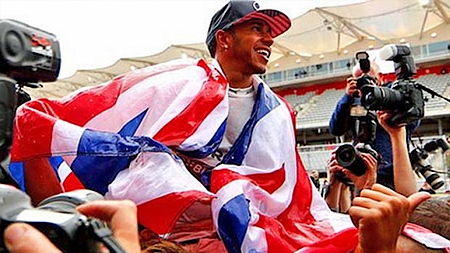  Lewis Hamilton trong khoảnh khắc chiến thắng. (ảnh: BCC Sports). 