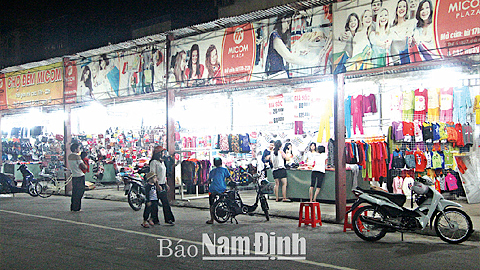 Chợ đêm trong Trung tâm thương mại Micom (TP Nam Định) hoạt động vào thứ 7, chủ nhật, các ngày lễ.