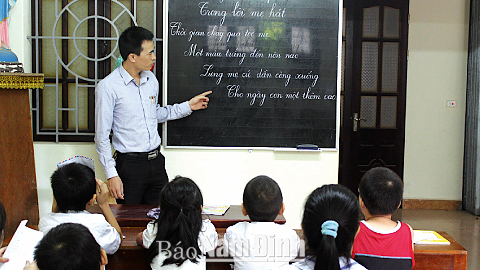 Một buổi luyện chữ đẹp cho học sinh tiểu học.