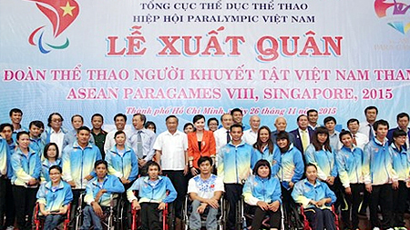 Đoàn thể thao người khuyết tật Việt Nam tại Lễ xuất quân dự ASEAN Para Games 8.