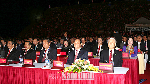 Tổng Bí thư Nguyễn Phú Trọng và các đồng chí lãnh đạo Đảng, Nhà nước tại Lễ kỷ niệm. Ảnh: Trí Dũng - TTXVN