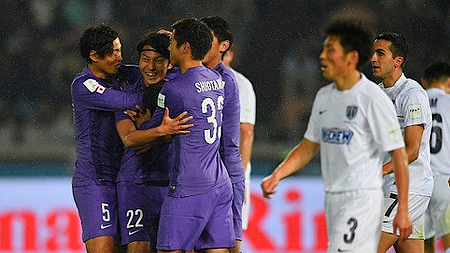 Sanfrecce Hiroshima có vé vào tứ kết sau trận thắng Auckland City 2-0. (Ảnh: Getty)