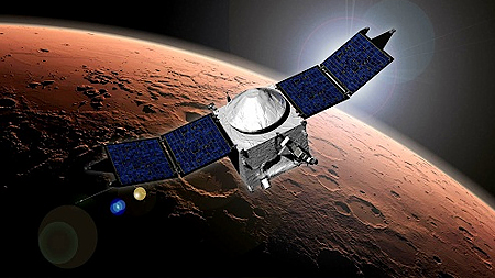  Tàu vũ trụ MAVEN quay quanh quỹ đạo sao Hỏa. Ảnh: NASA.