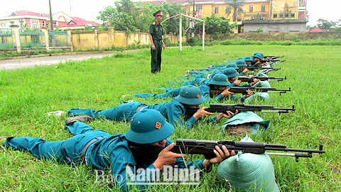 Lực lượng dân quân tự vệ huyện Mỹ Lộc luyện tập, nâng cao khả năng SSCĐ.