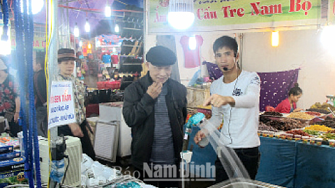 Sản phẩm vòi hoa sen tăng áp được giới thiệu tại Hội chợ Công nghiệp -  Thương mại Nam Định 2015.