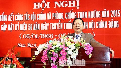 Đồng chí Trần Văn Chung, Phó Bí thư Thường trực Tỉnh ủy, Chủ tịch HĐND tỉnh phát biểu tại hội nghị.