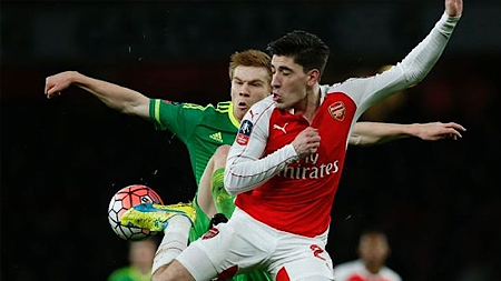 Bellerin (áo đỏ, Arsenal) chơi rất hay trận này.