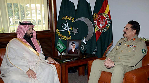 Tướng Raheel Sharif tại cuộc gặp với Thái tử Mohammed bin Salman. Ảnh: AP