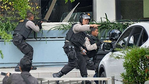 Vẫn còn nhiều tay súng ẩn nấp tại hiện trường vụ việc.