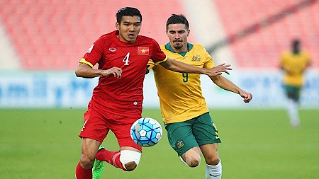 U23 Việt Nam (áo đỏ) có thời điểm chơi áp đảo trước U23 Australia.