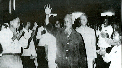 Chủ tịch Hồ Chí Minh tại Đại hội Đảng bộ tỉnh Nam Định, ngày 21-5-1963.