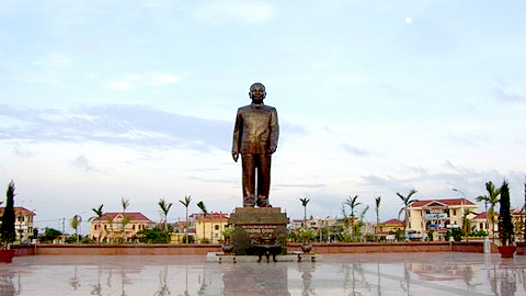 Tượng đài tưởng niệm cố Tổng Bí thư Trường Chinh.