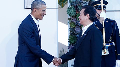 Tổng thống Hoa Kỳ Ô-ba-ma đón Thủ tướng Nguyễn Tấn Dũng.