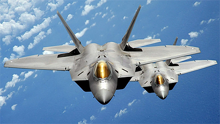 Máy bay chiến đấu tàng hình F-22 Raptors của Mỹ. Ảnh ROI-TƠ