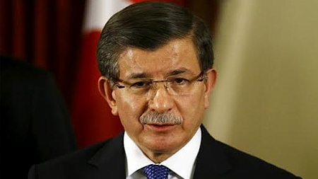 Thủ tướng Thổ Nhĩ Kỳ Ahmet Davutoglu phát biểu trước truyền thông tại Ankara ngày 20-2. (Ảnh: Reuters)