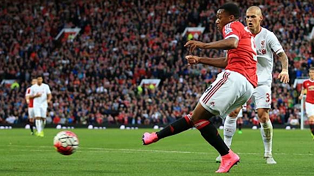 Anthony Martial của Manchester United sẽ lại có dịp gặp lại Liverpool ở mùa giải này. (Ảnh: Presse sports).