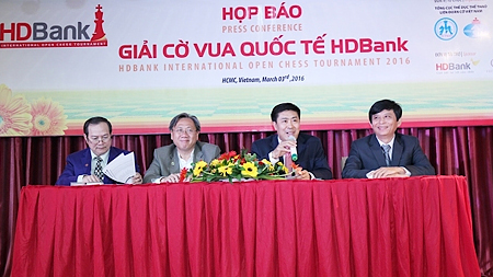 Quang cảnh buổi họp báo.