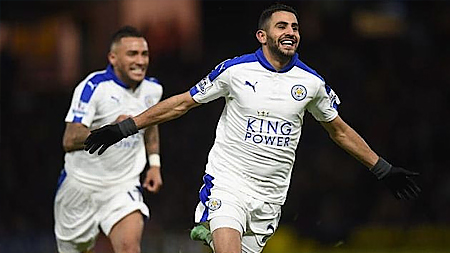 Mahrez (phải) ghi bàn duy nhất cho Leicester.