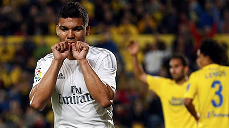 Casemiro ăn mừng bàn thắng ấn định tỷ số cho Real. Ảnh: Reuters