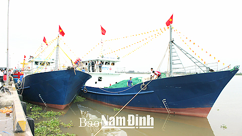 Đôi tàu cá vỏ thép được đóng mới theo Nghị định 67 của Chính phủ do Cty CP Kinh tế Thiên Trường thực hiện và bàn giao cho ngư dân tháng 4-2016.